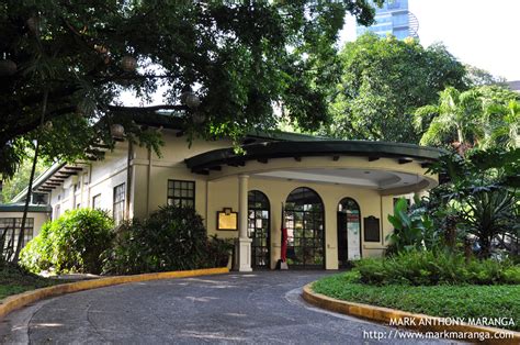 Filipinas Heritage Library .